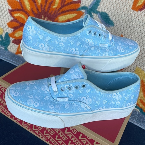 Vans Authentic Platform
(Tonal Floral)Omphldstrwt
VNOA3AV8707 WMNS sneakers - Picture 11 of 16